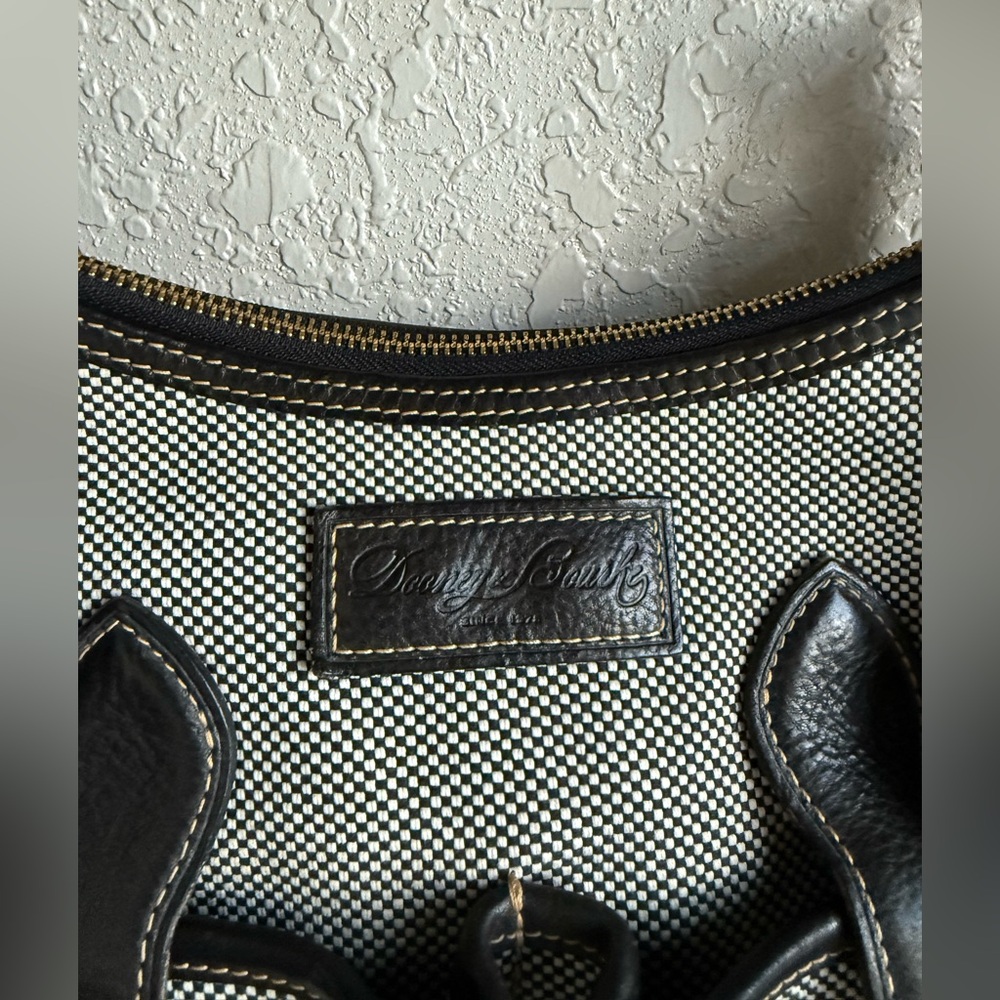 Vintage 1990s Dooney & Bourke Black and Cream Lucy Shoulder Bag - Picture 3 of 6
